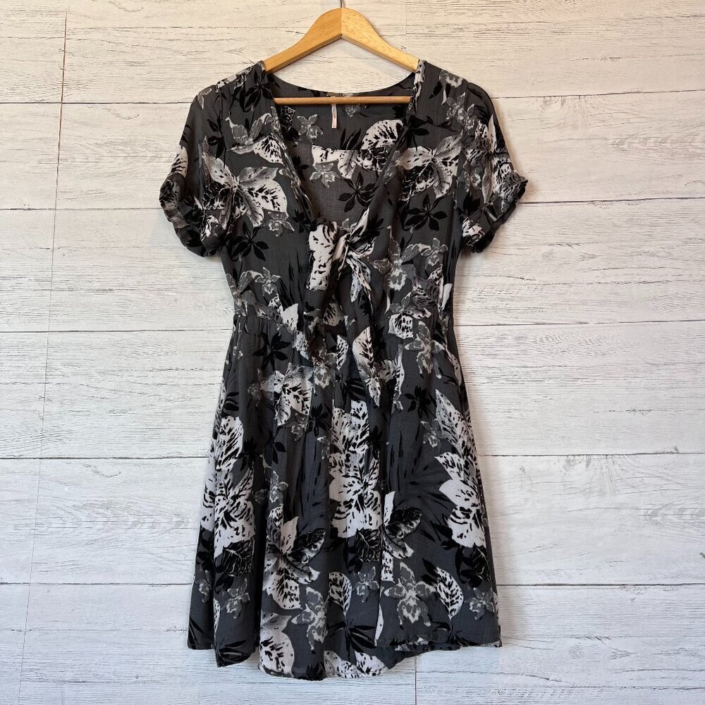 Free People Dress Size 4 Part Time Love Grey Floral Mini Short Sleeve Tie Front